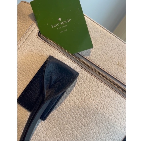 Kate spade leather tote bag
In a good condition - Picture 3 of 9